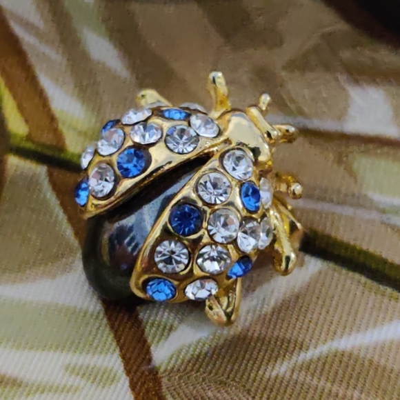 Vintage 80s bug brooch in EUC - Picture 6 of 7